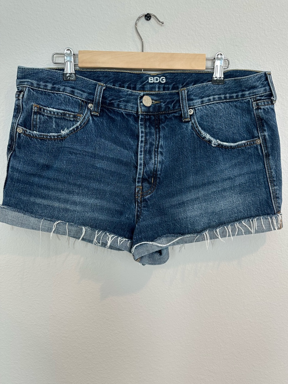 BDG Indigo Tomgirl Rolled & Frayed Denim Shorts size 30